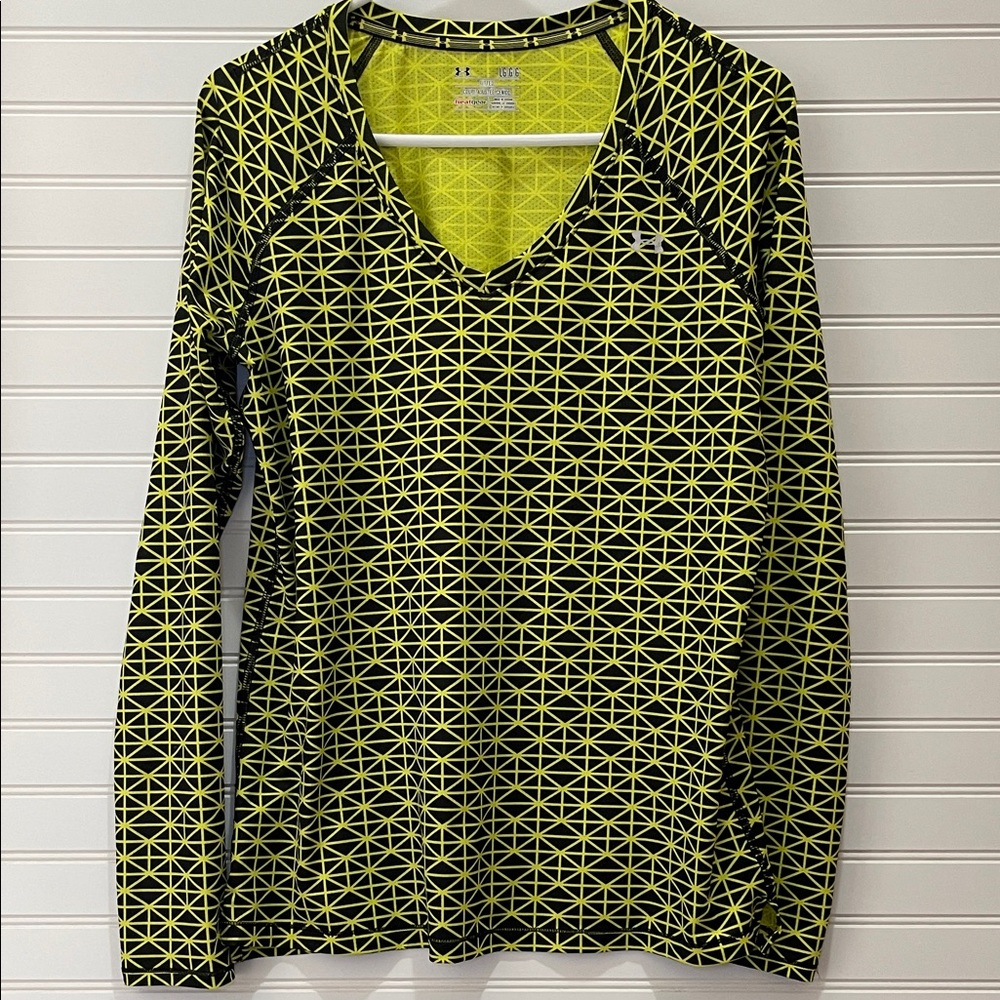 Like NEW Large Heatgear Under Armour Women's Long Sleeve Top in Black and Yellow